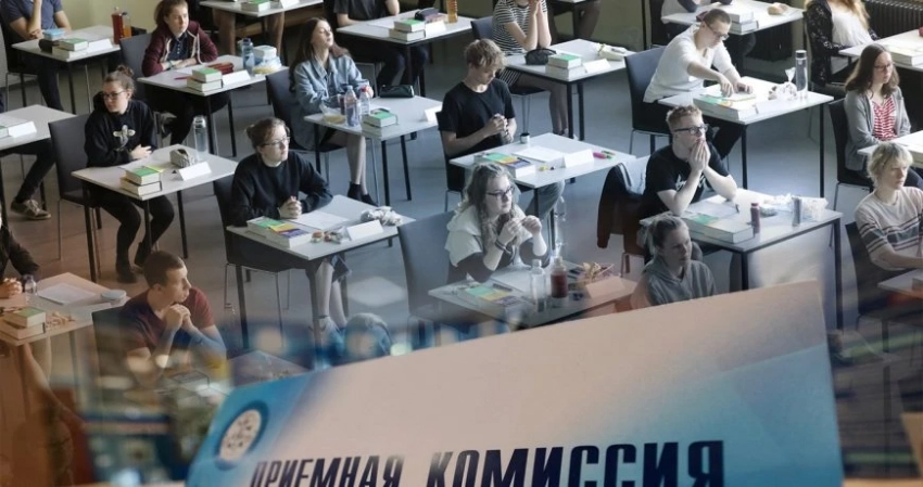 Как выбрать вуз в 2023 году и на сколько направлений можно подать документы, советы российским школьникам