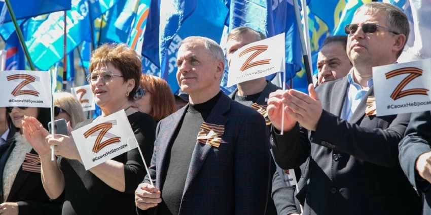 В Симферополе прошла акция в поддержку спецоперации — «Своих не бросаем»