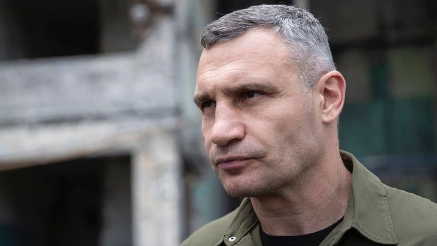 Страна.ua: офис Зеленского обсудил отстранение Кличко от должности