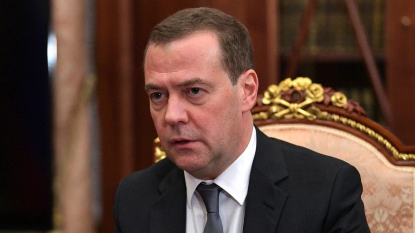 Медведев призвал дать достойный ответ на контрнаступление ВСУ