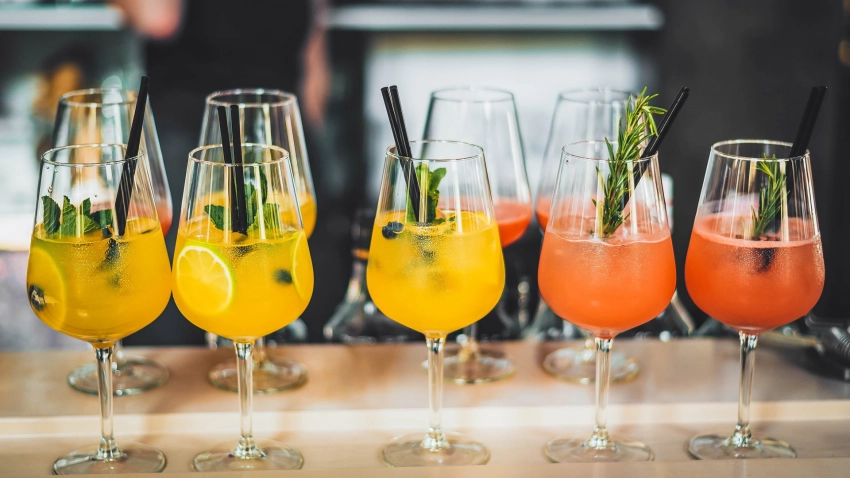 Что в бутылке: топ-5 самых опасных алкогольных напитков, которые лучше не пробовать»