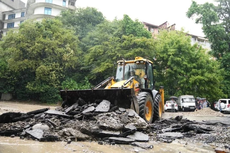 Ливень в Сочи сегодня, 9 июля 2023 года: последствия потопа в городе, первые фото с места ЧП
