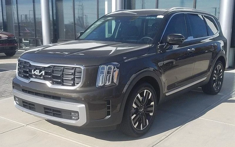 В Россию завезли «лучший внедорожник 2023 года» — Kia Telluride