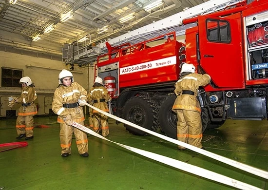 В Новой Москве огонь после возгорания гаража перекинулся на жилой дом