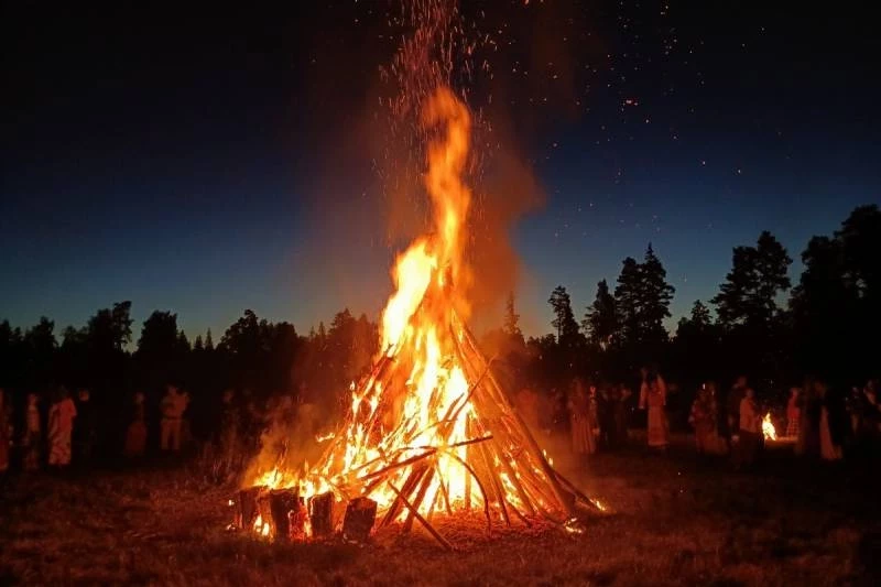 Праздника Ивана Купала принято отмечать гаданиями на суженого и на любовь