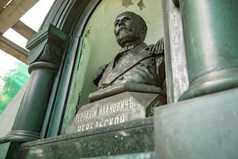 Во Владивостоке началась реставрация памятника адмиралу Геннадию Невельскому