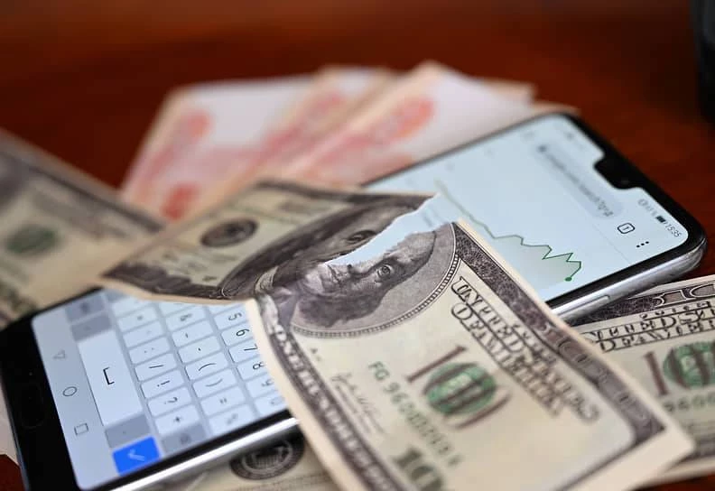 Когда и как будет выгоднее продавать и покупать доллары гражданам Российской Федерации в 2023 году, подсказали финансисты