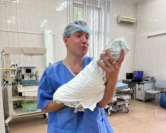 Муж Лены Катиной Дмитрий Спиридонов рассказал о самочувствии жены после родов