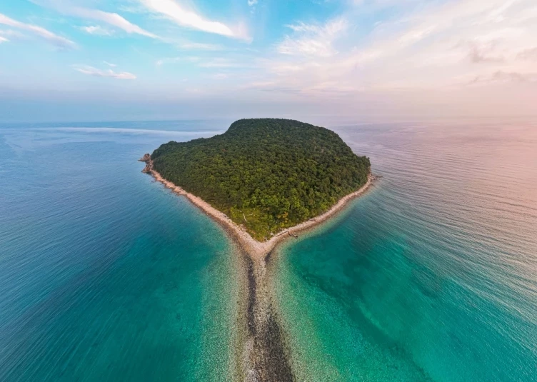 “Приморские Мальдивы” и бьющееся сердце: пляжи, где можно красиво отдохнуть