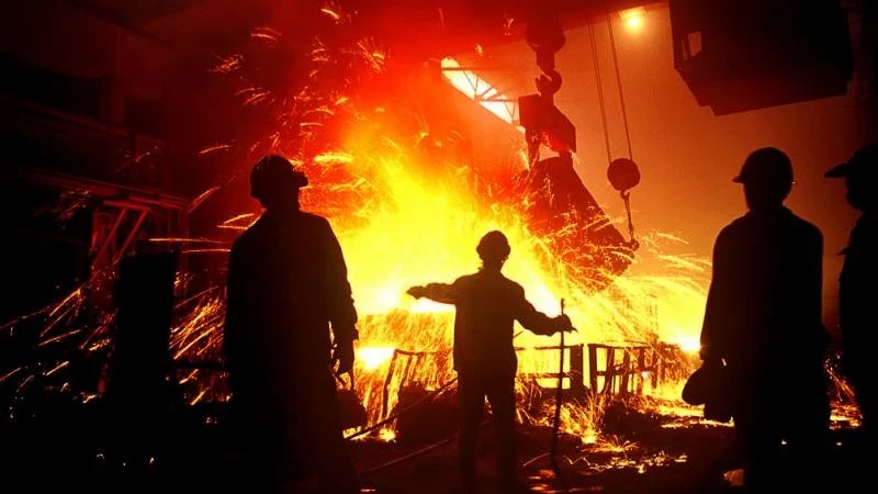 Поздравления и красивые открытки сегодня стоит отправить всем знакомым металлургам