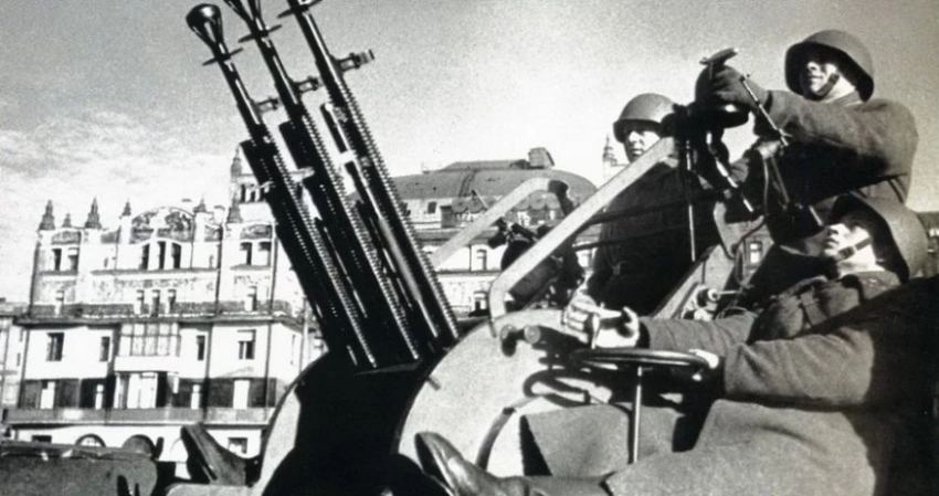 Красивые картинки и открытки с Днем защитников неба Москвы 22 июля, история памятного дня