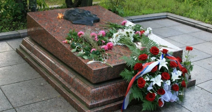 И мертвым покоя нет: во Львове хотели украсть останки разведчика Николая Кузнецова