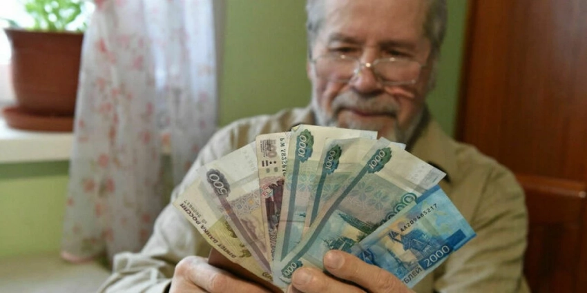 Повышение пенсий 2023: индексация с 1 августа, кому и насколько повысят выплаты, сколько прибавят работающим пенсионерам, перерасчет и последние изменения в России