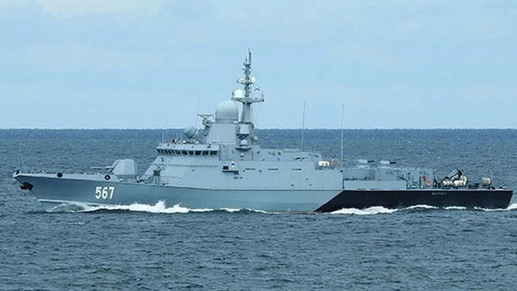 Российский корабль открыл огонь для досмотра идущего в украинский порт сухогруза: что говорят в Минобороны