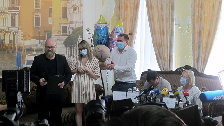 Одни погибают, другие рожают: украинок превратили в инкубатор для европейцев
