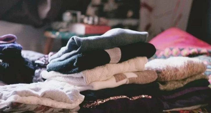 Что нельзя делать с вещами умершего до 40 дней: можно ли их раздавать, продавать, носить или нужно выбросить как можно скорее