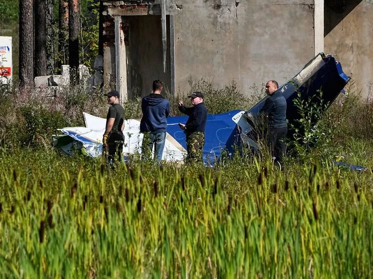 Были ли черные ящики в самолете Пригожина: Генерал Попов допустил уничтожение «черных ящиков» упавшего самолета Пригожина