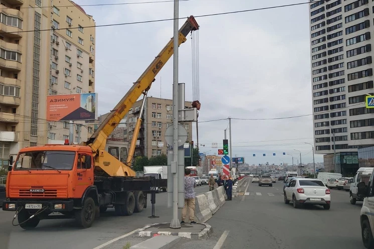 Лишь часть проблемы: как ездить жителям ЖК, которым внезапно перекрыли выезд