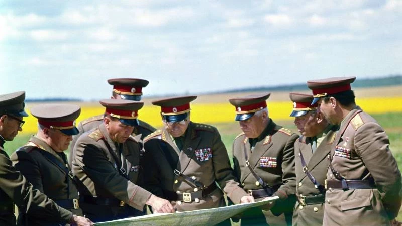 День офицеров России отмечают 21 августа 2023 года, красивые поздравления и открытки обязательно поднимут настроение людям данной профессии