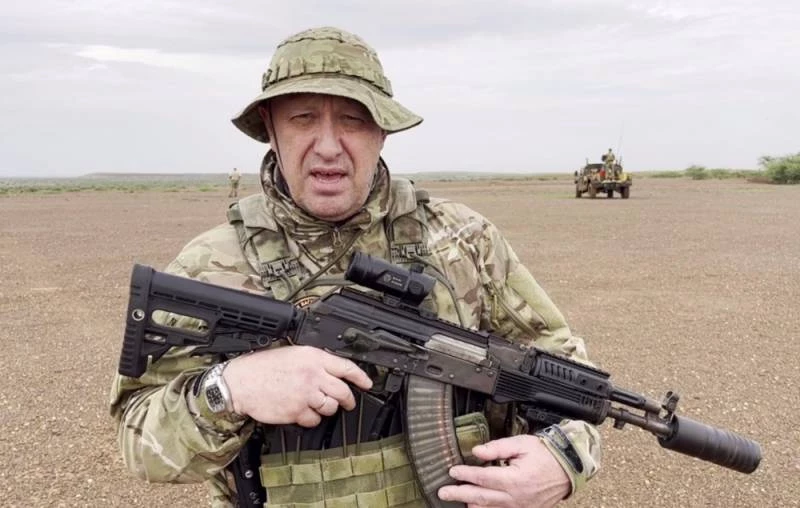 Евгений Пригожин сделал первое обращение после вооруженного мятежа: рассказал о борьбе с террористами и величии России, Военэксперт Суконкин сообщил, в какой стране глава ЧВК «Вагнер» Пригожин записал видео и зачем «оркестранты» поехали в Африку