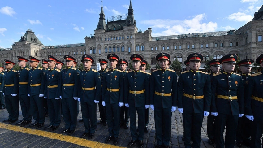 В День офицера России, 21 августа 2023 года, звучат лучшие поздравления в стихах и открытках