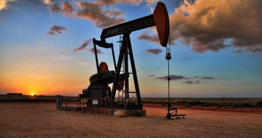 Цены на нефть незначительно снизились 28 августа – беспокойство о мировой экономике давит на рынок