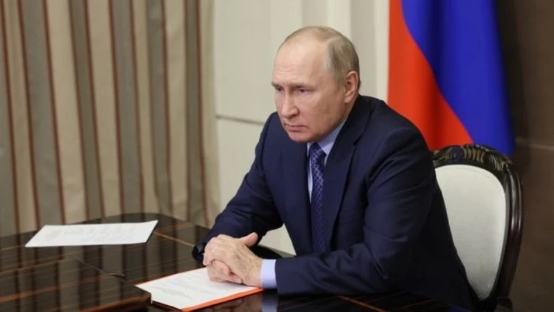 По контракту с начала года пошли служить 300 тысяч человек, заявил Путин