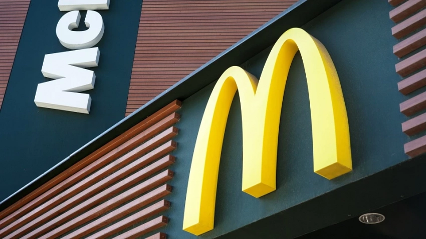 В Госдуме посмеялись над переговорами Блинкена с Кулебой в киевском McDonald’s, комментируя уровень дипломатии