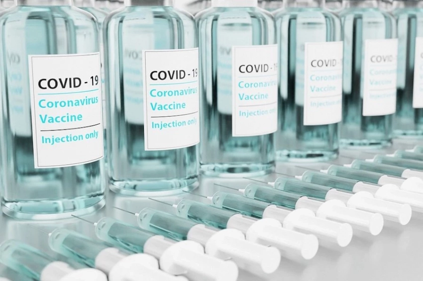 Биолог объяснила причины осложнений после вакцинации от COVID-19