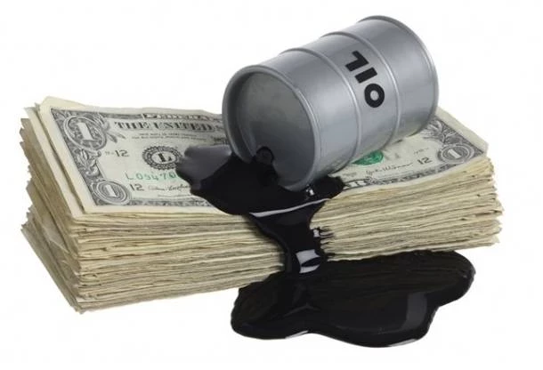 Дорогая нефть не помогает рублю: что поможет укрепить валюту России — комментарии специалистов