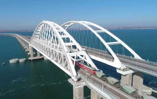 Крымский мост, свежая информация на 3 октября, последние новости сегодня: обстановка на мосту спокойная, движение восстановлено