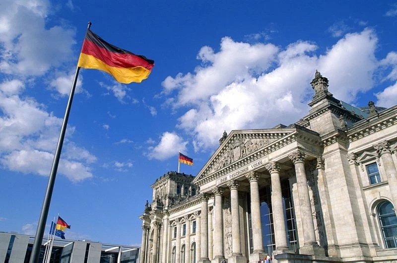 Как в Европе отказываются строить военные заводы, боясь бомбардировок России: отечественные эксперты подробно разъяснили все деликатные моменты вопроса