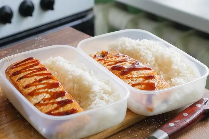 Доктор рассказывает, какие продукты нельзя разогревать на следующий день