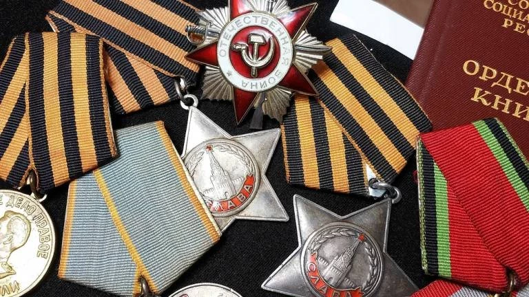 Как жители СССР скидывались и покупали для фронта самолёты и бронепоезда: краткая историческая справка дружбы и сплоченности