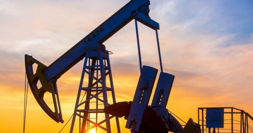 Цены на нефть снизились 12 октября на фоне пополнения запасов США и уменьшения беспокойства о поставках