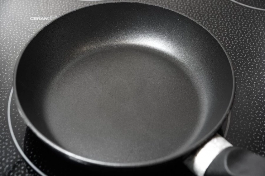 Антипригарные покрытия и другие разновидности PFAS повышают риск рака щитовидной железы