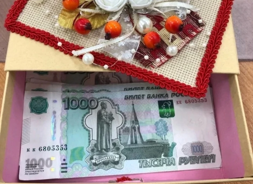 Хороший подарок: как, согласно приметам, правильно дарить деньги