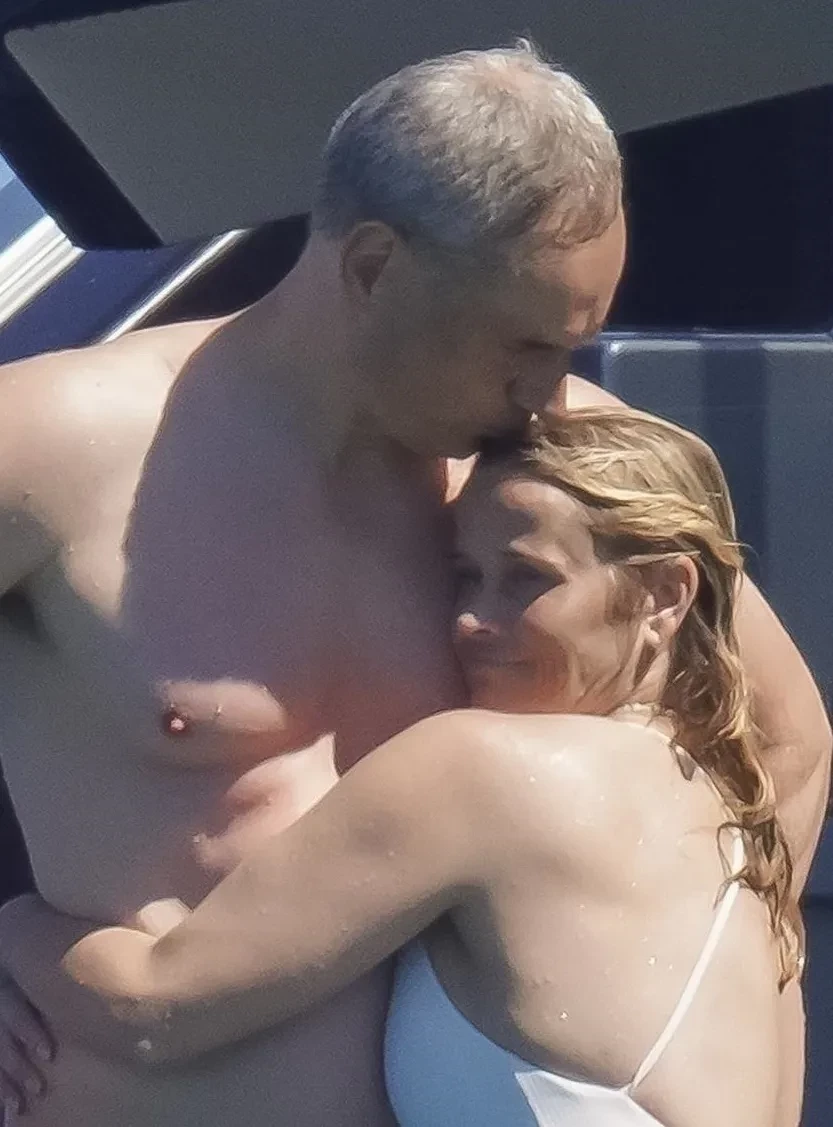 Риз Уизерспун засняли с бойфрендом на яхте в Сен-Тропе