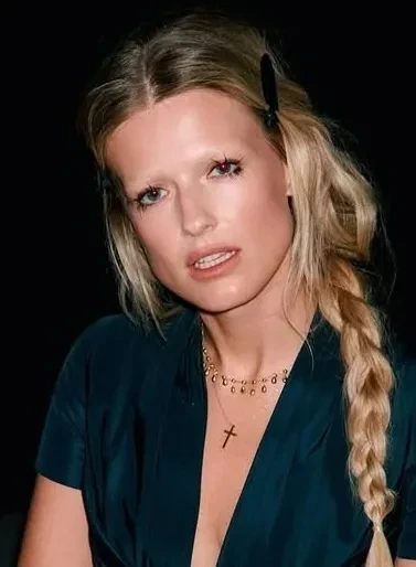 Софья Эрнст вышла в свет "без бровей"