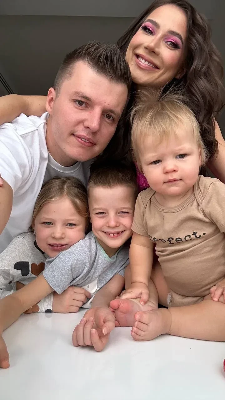 Лерчек снялась в первой официальной фотосессии с отцом своего будущего четвёртого ребёнка