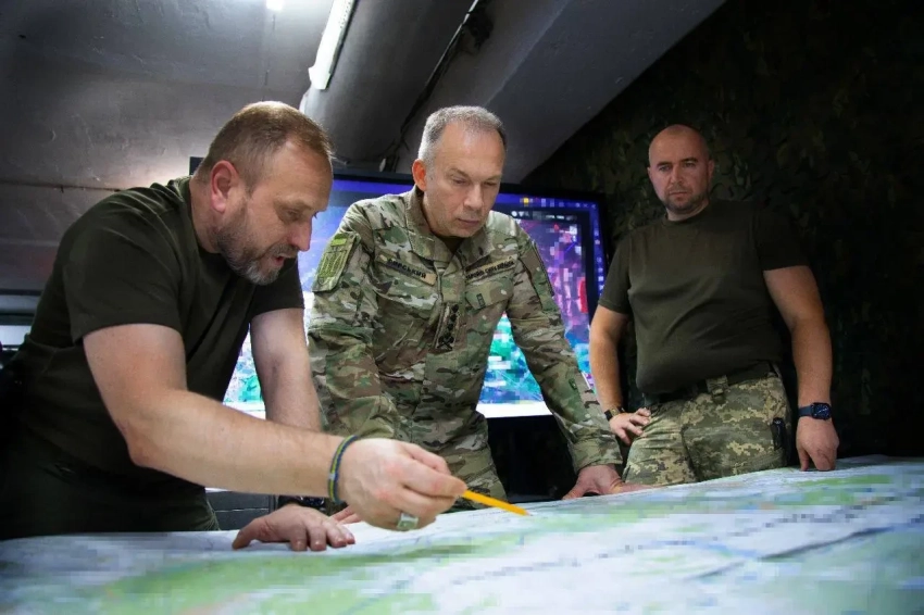 Украинские пользователи: Сырский в Покровске проводит операцию «Страус»