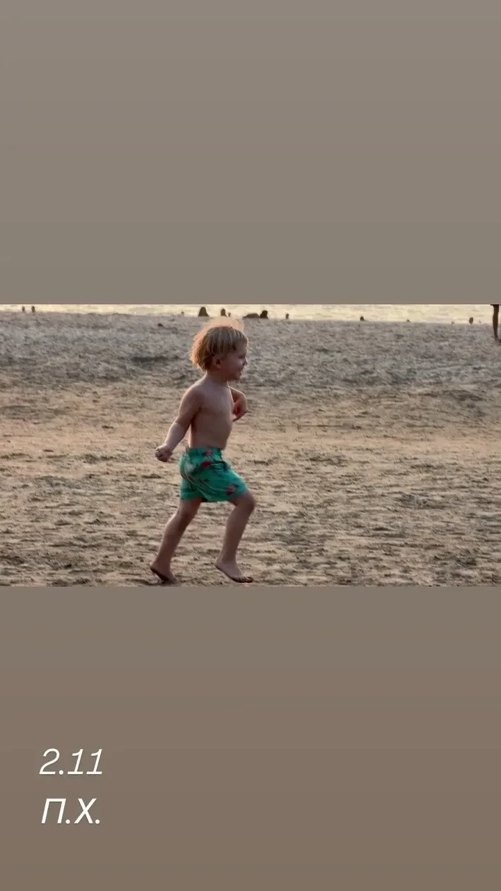 Светлана Бондарчук показала новые фото с отдыха на море