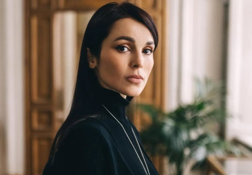 "Зачем мне говорить, как зовут моего ребёнка?". 43-летняя Сати Казанова рассказала, почему так и не раскрыла имя дочери спустя год после её рождения