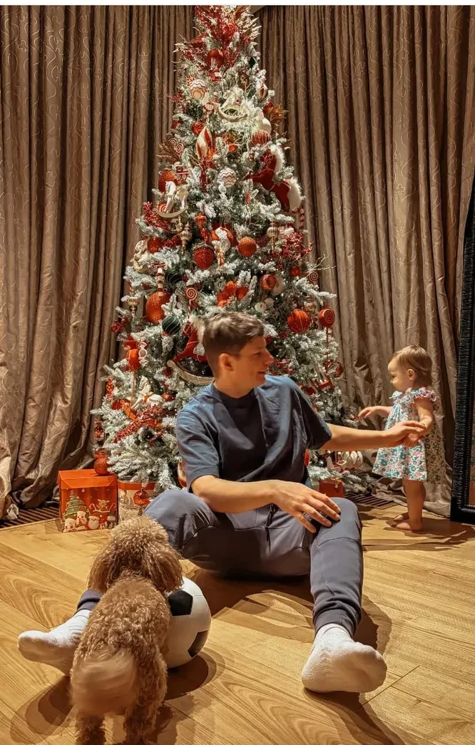 Андрей Аршавин проводит новогодние праздники с возлюбленной Анной Петрушиной и их дочерью