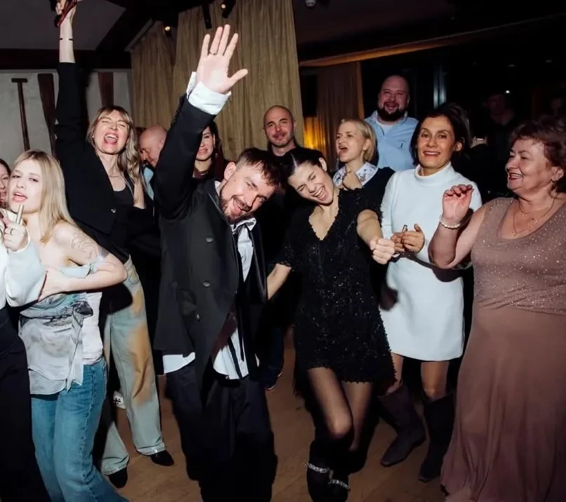 Фёдор Бондарчук, Виктория Исакова и Сергей Бурунов с девушкой посетили день рождения Александра Петрова