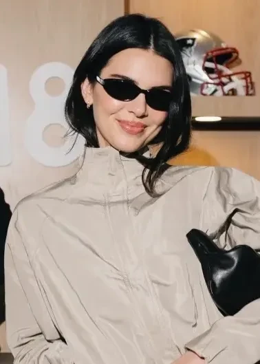 Кендалл Дженнер, Карди Би, Том Брэди и София Вергара на вечеринке перед Суперкубком-2026