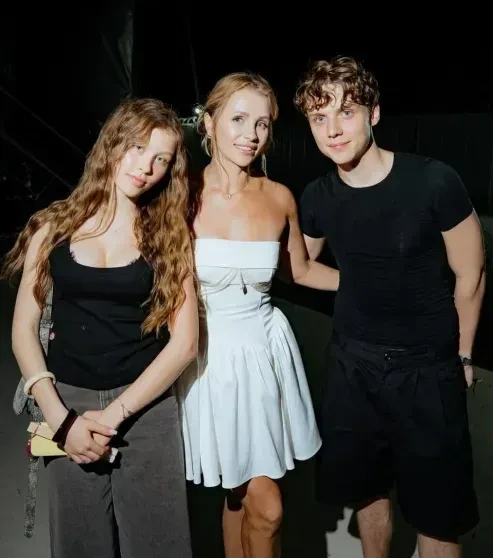 Анна Пересильд снялась в бикини на отдыхе с Ваней Дмитриенко