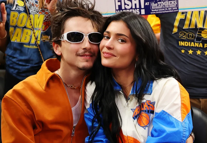 Бывший бойфренд Кайли Дженнер Трэвис Скотт упомянул её в новом треке — на фоне её романа с Тимоти Шаламе