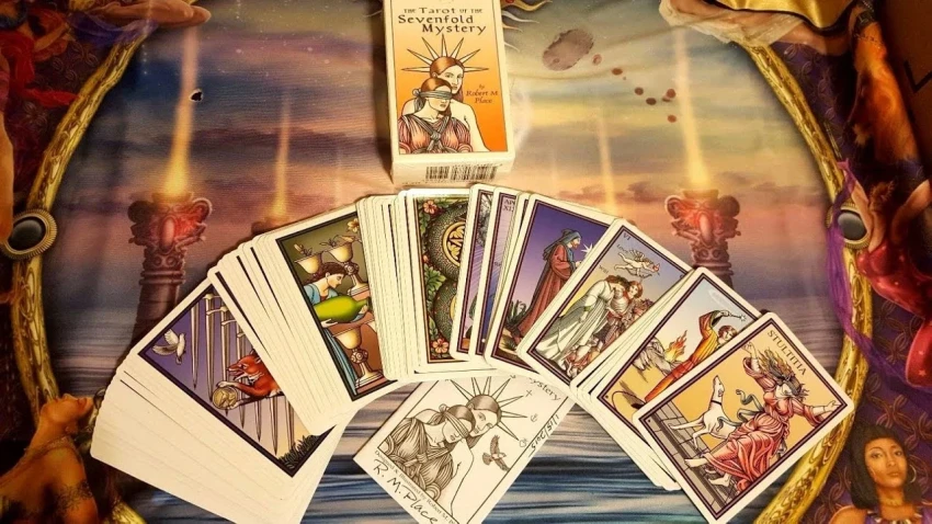 Таро-прогноз на неделю 16–22 февраля 2026: энергия Масленицы и магия старших арканов