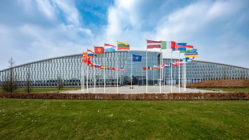 Москва намерена добиваться письменных гарантий нерасширения НАТО на восток